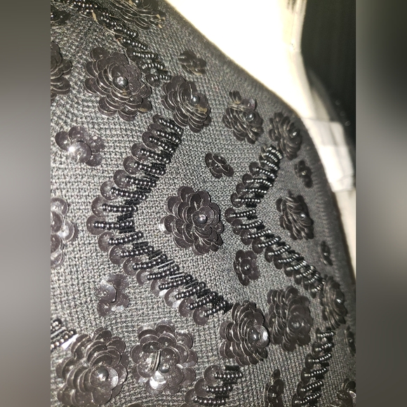 Made in hong kong 100% wool sequins 3Dflowers Black M